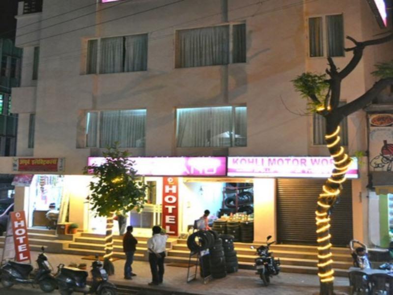 Park Land Hotel Haldwāni Buitenkant foto